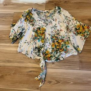 Love Stitch floral top size Small